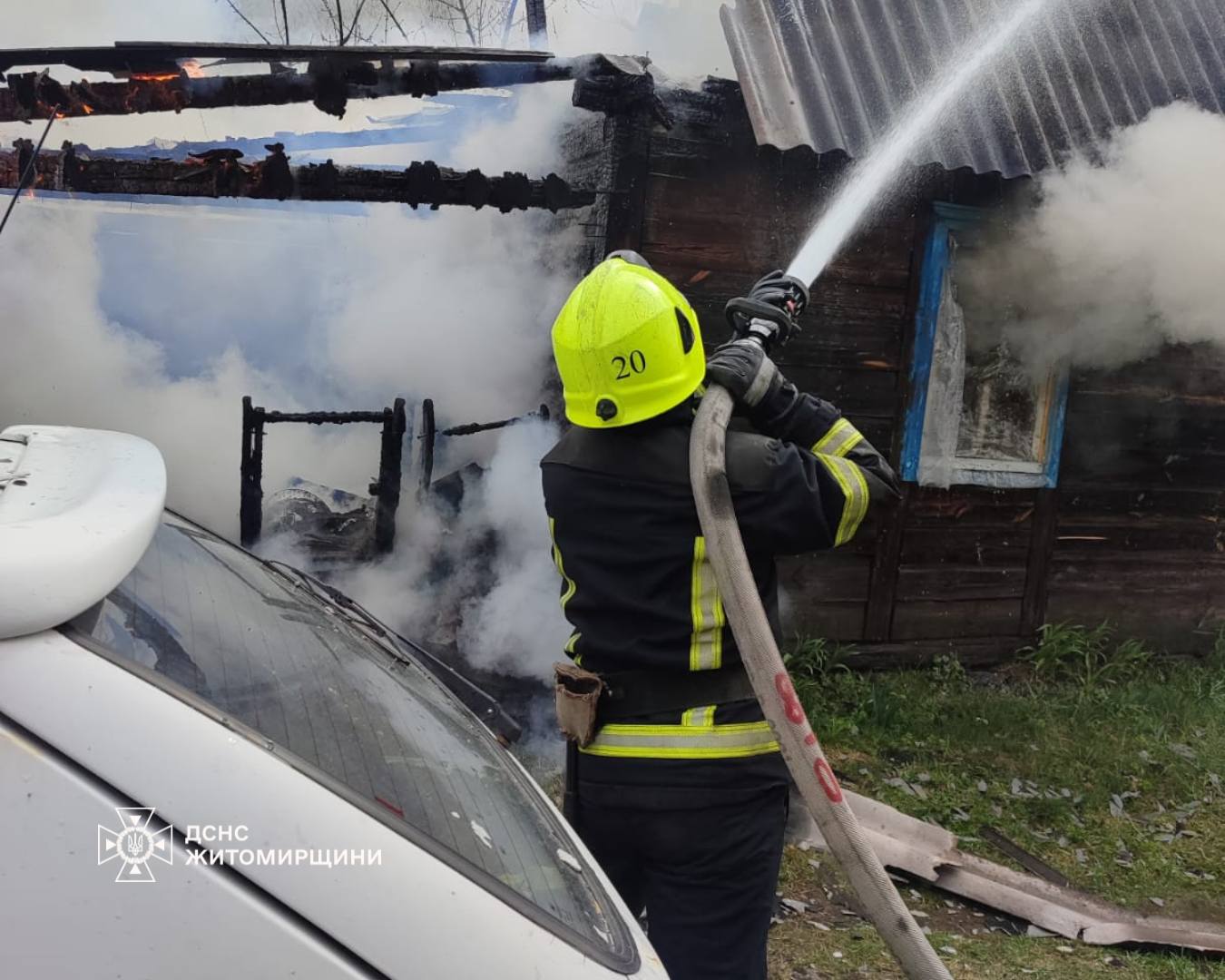 Новини Житомира - фото з Під час пожежі в приватному будинку у с. Смолівка жінка отримала опіки
