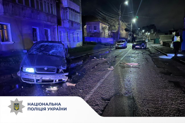 Новини Вінниці - фото з Двоє людей потрапили до лікарні через зіткнення Audi та Skoda у центрі міста