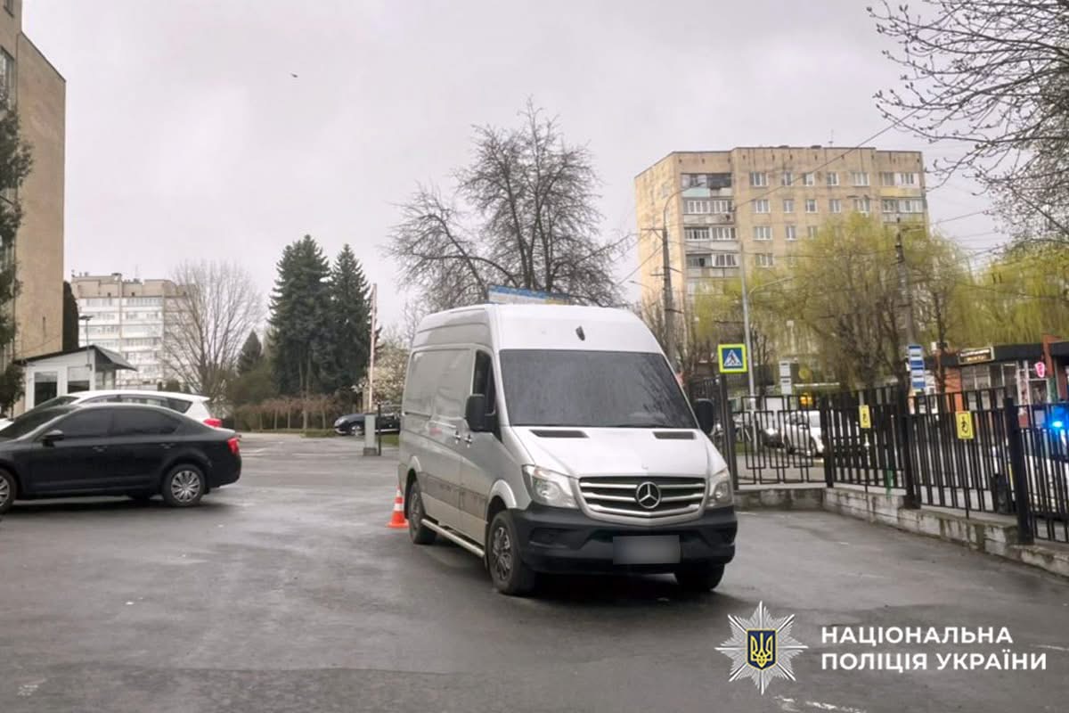 Фото з місця аварії на Інститутській у Хмельницькому 