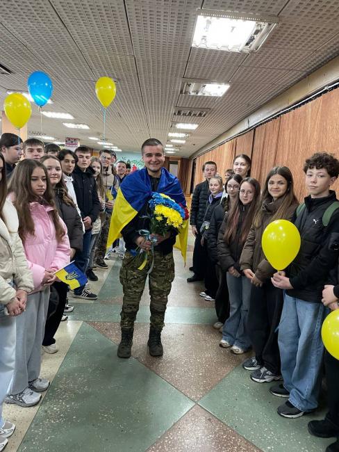 Новини Вінниці - фото з Майже чотири роки неволі та пекло Маріуполя позаду: як у Ладижині зустрічали морпіха Павла Шишкіна