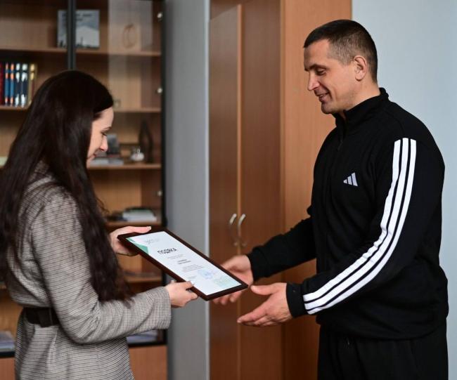 Новини Вінниці - фото з Вчитель із Козятина передав Національному музею рідкісний бронзовий артефакт часів античності