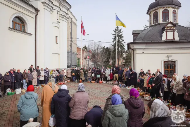 Новини Вінниці - фото з У Спасо-Преображенському соборі тривають великодні богослужіння. Розклад освячення кошиків