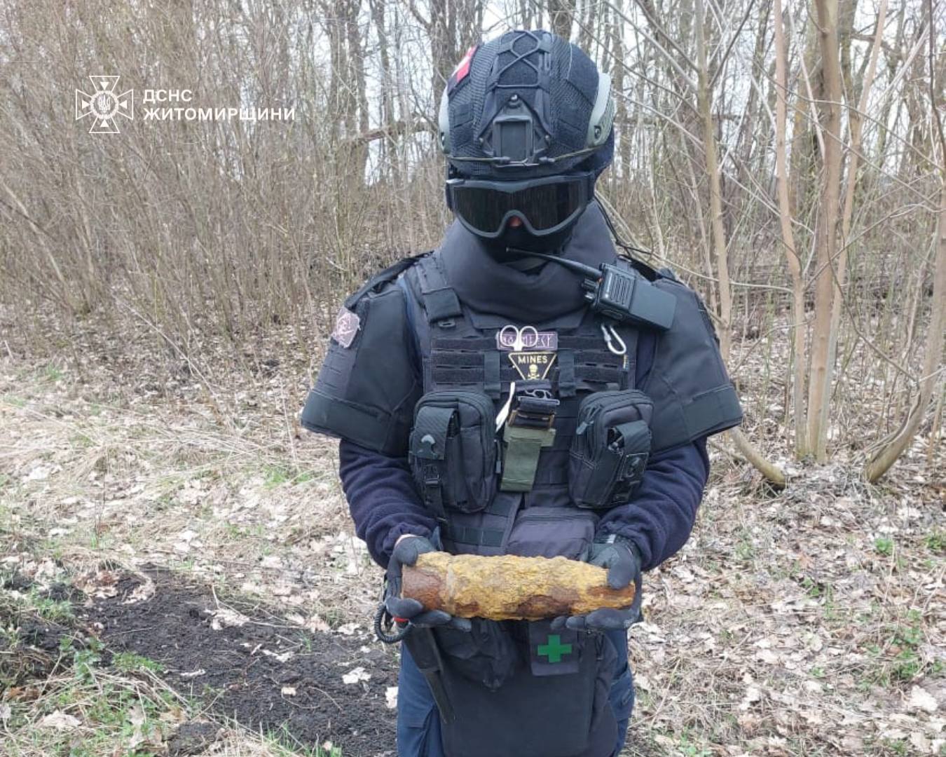 Новини Житомира - фото з У селі Кам’янка піротехніки ДСНС знищили артснаряд часів Другої світової війни