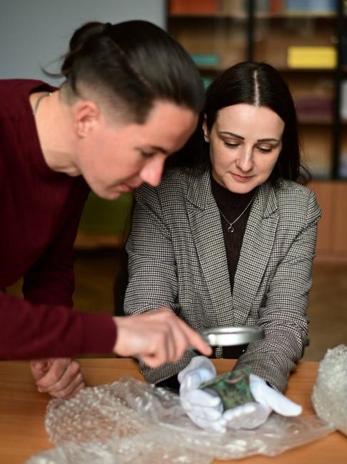 Новини Вінниці - фото з Вчитель із Козятина передав Національному музею рідкісний бронзовий артефакт часів античності