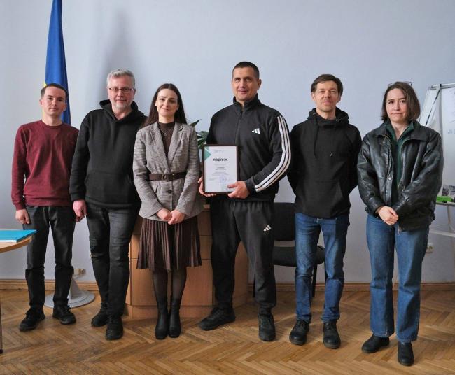 Новини Вінниці - фото з Вчитель із Козятина передав Національному музею рідкісний бронзовий артефакт часів античності