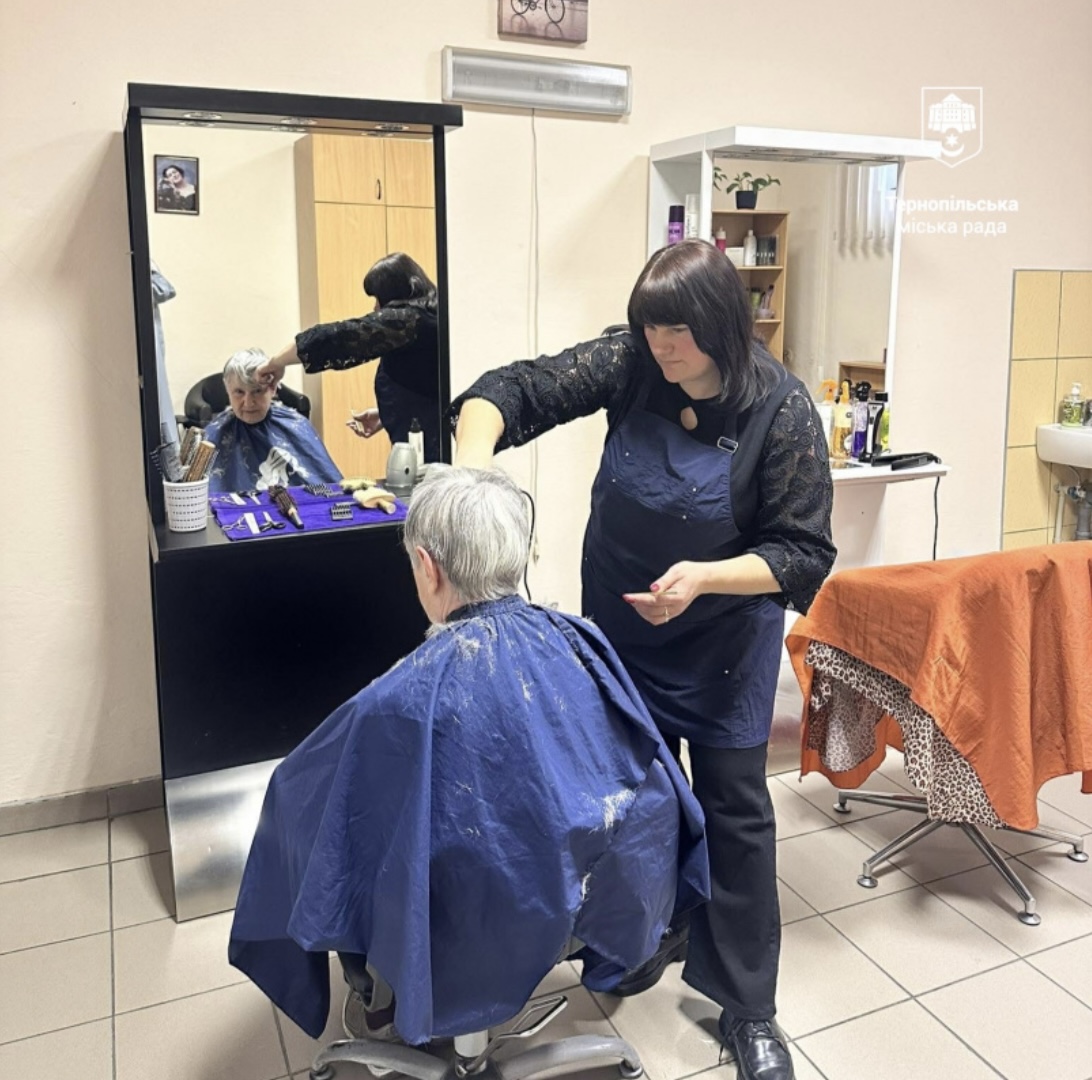 Безкоштовна стрижка в соціальній перукарні Тернополя: хто може скористатися послугою