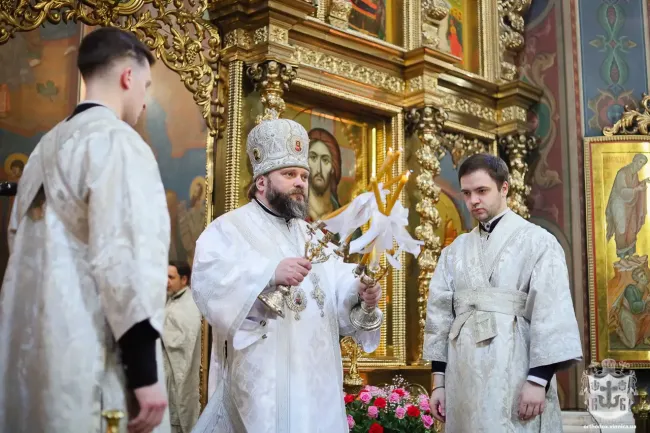 Новини Вінниці - фото з У Спасо-Преображенському соборі тривають великодні богослужіння. Розклад освячення кошиків