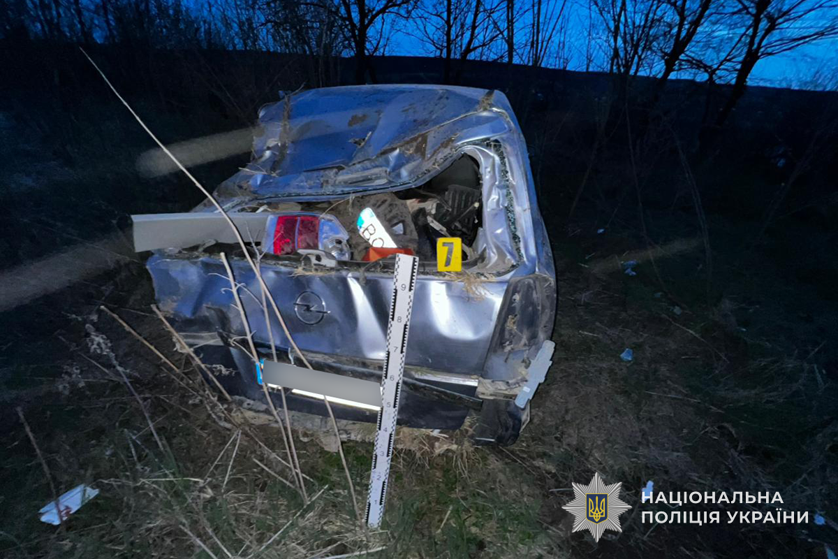 Новини Тернополя - фото з Opel перекинувся у кювет, BMW врізався у Toyota: деталі аварій на Тернопільщині
