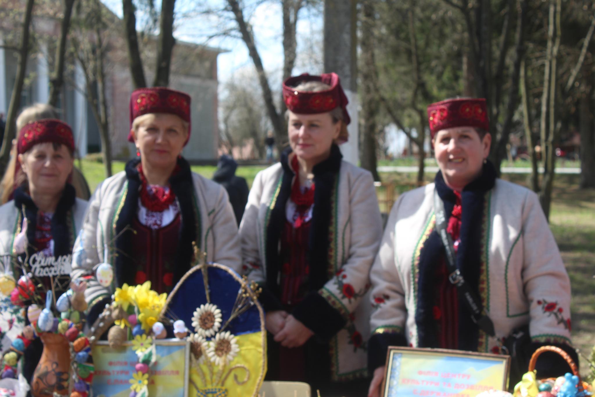 Новини Козятина - фото з Гуляй громадо! Ярмарок талантів на 3-му фестивалі народної творчості у Вернигородку