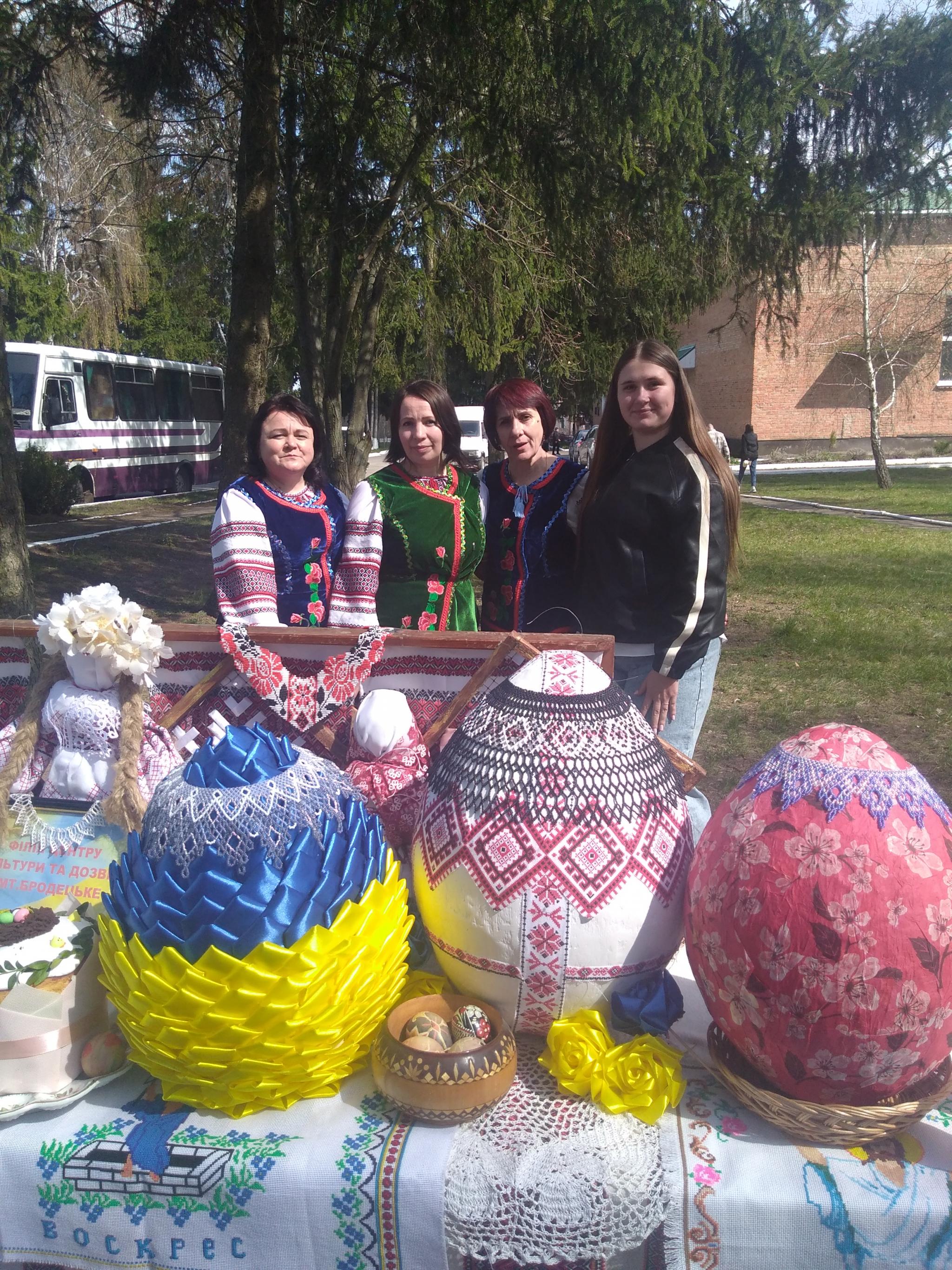 Новини Козятина - фото з Гуляй громадо! Ярмарок талантів на 3-му фестивалі народної творчості у Вернигородку