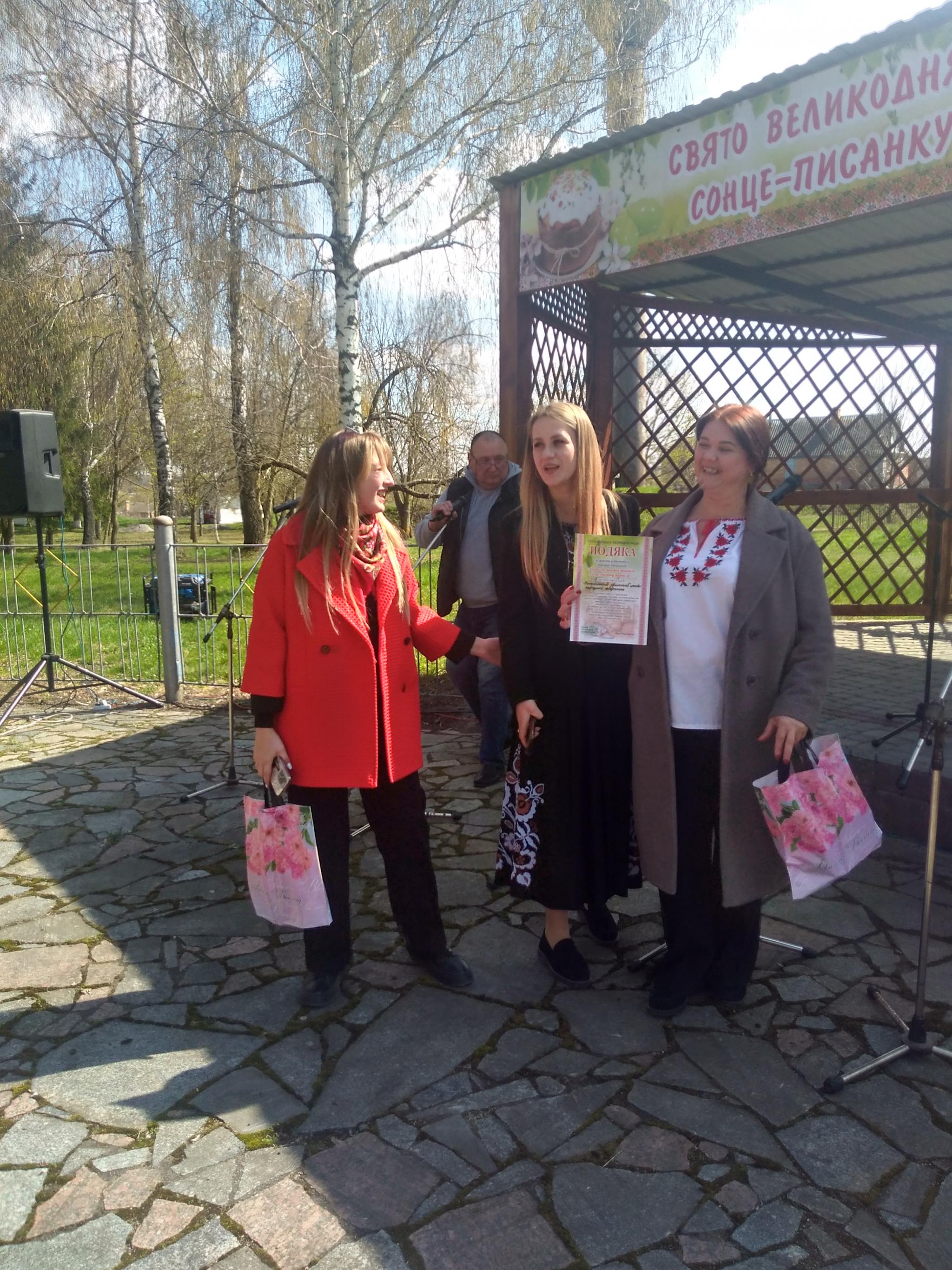 Новини Козятина - фото з Гуляй громадо! Ярмарок талантів на 3-му фестивалі народної творчості у Вернигородку