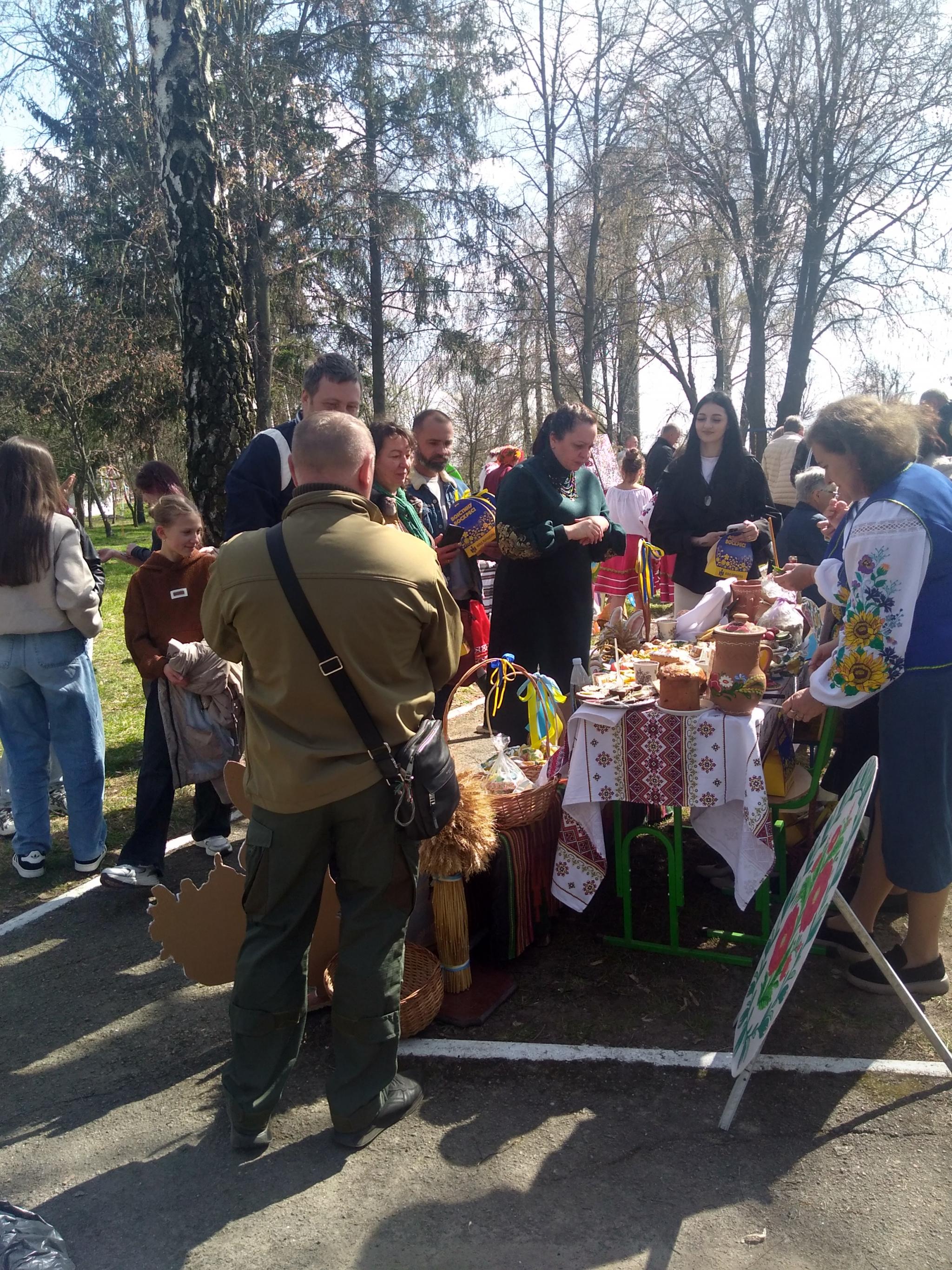 Новини Козятина - фото з Гуляй громадо! Ярмарок талантів на 3-му фестивалі народної творчості у Вернигородку