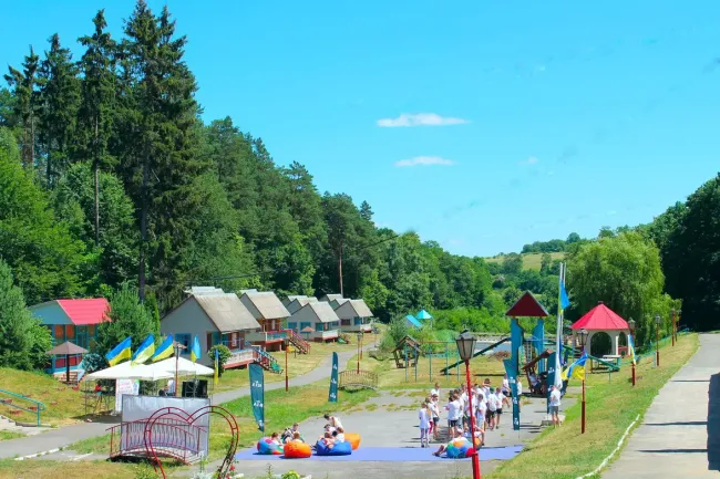 Новини Вінниці - фото з Знести не можна залишити — чому влада вимагає зрівняти із землею дитячий табір «Веселка» у Високому?