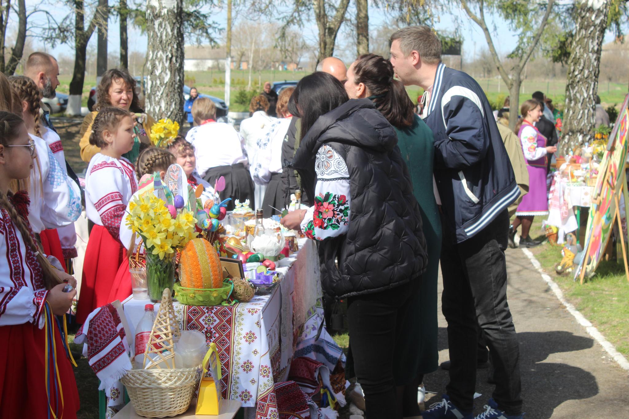 Новини Козятина - фото з Гуляй громадо! Ярмарок талантів на 3-му фестивалі народної творчості у Вернигородку