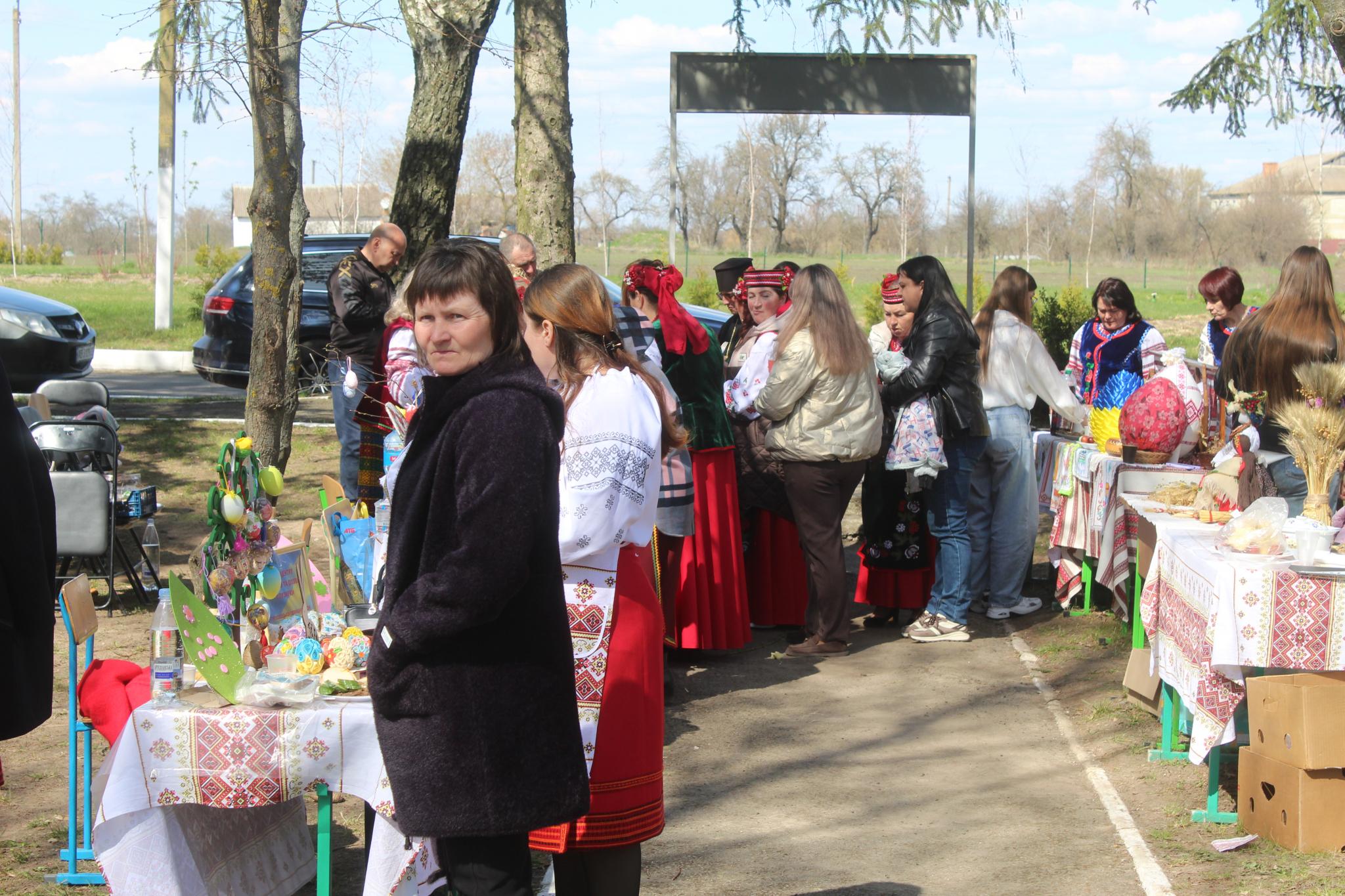 Новини Козятина - фото з Гуляй громадо! Ярмарок талантів на 3-му фестивалі народної творчості у Вернигородку