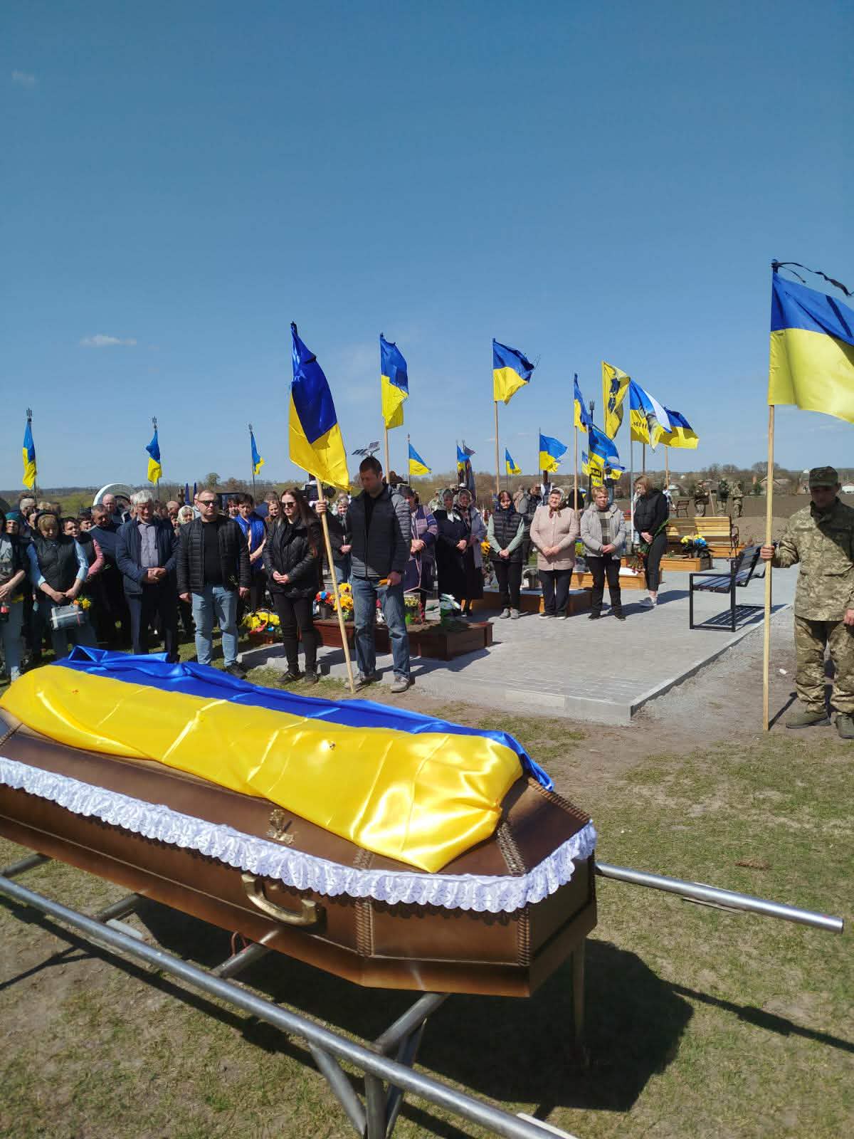 Новини Козятина - фото з Олександр своєї сім’ї не мав та палко любив своїх 9 похресників