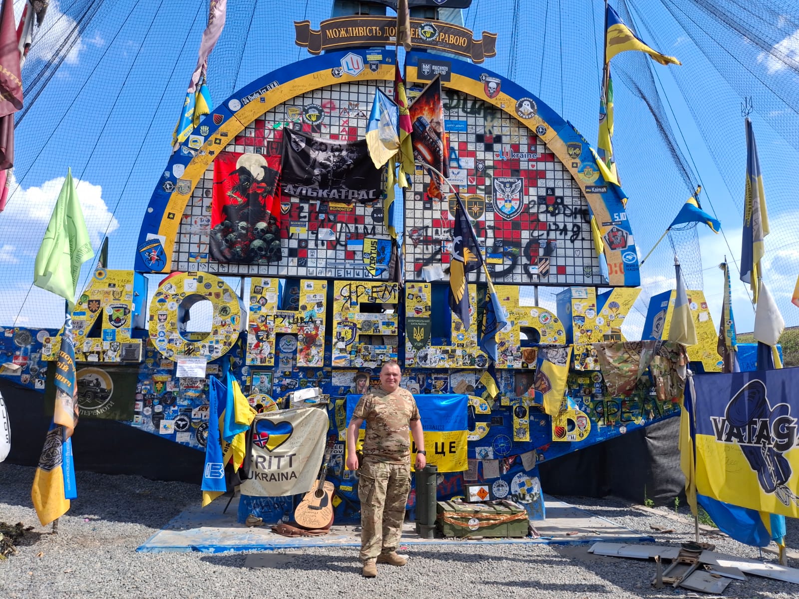 «Якщо нема волонтерки — скинулись і купили»