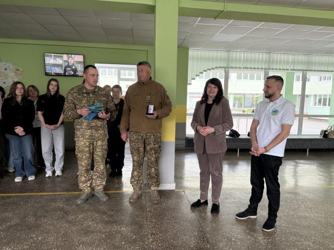 Новини Вінниці - фото з Вісім дронів і генератори передала військовим освітня родина ліцею №35