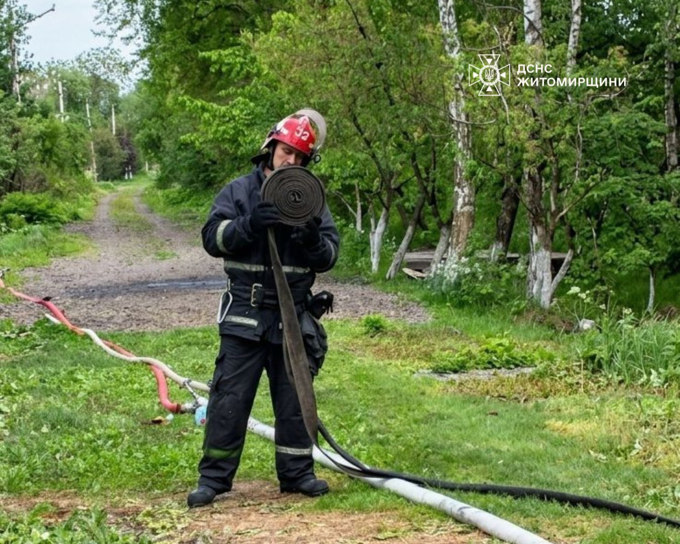 Новини Житомира - фото з У Печанівці пожежа знищила дах будинку і господарську будівлю