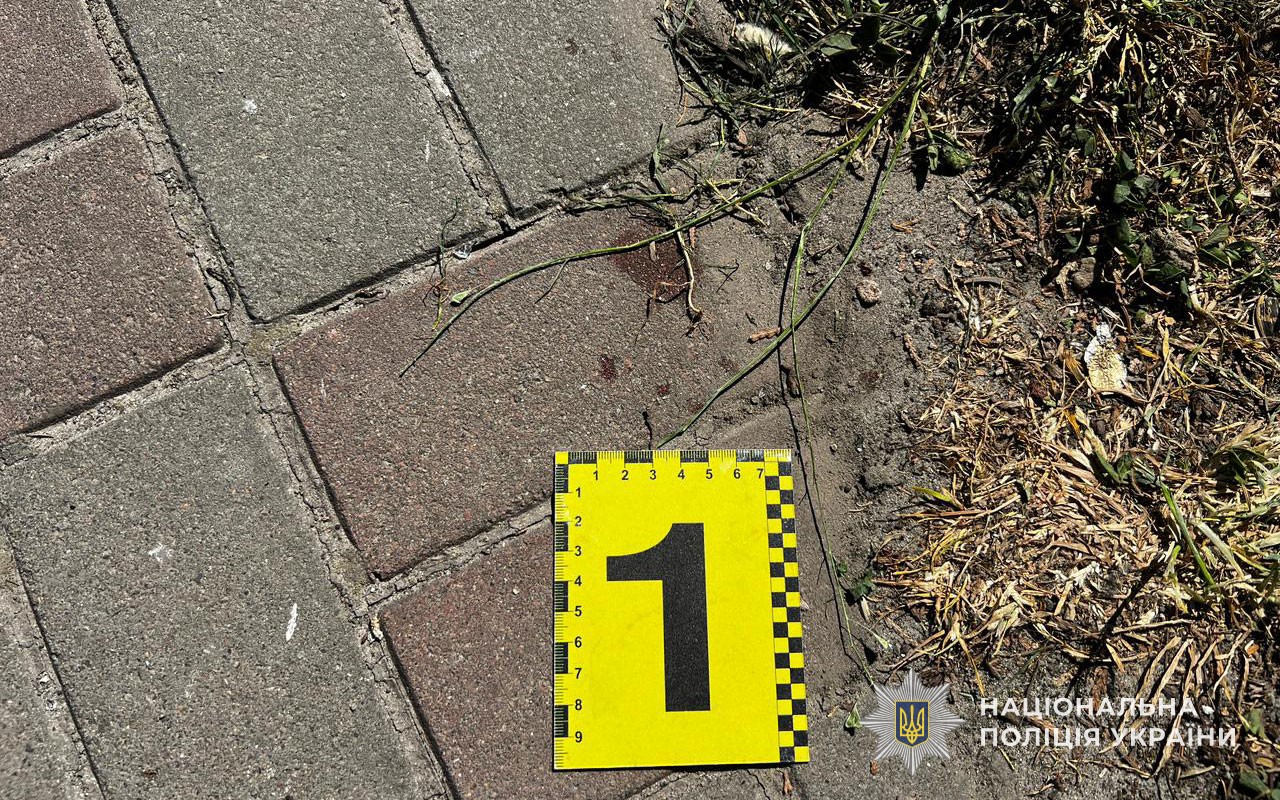 Новини Тернополя - фото з У Почаєві жінка потрапила до реанімації з ножовим пораненням: нападника затримали