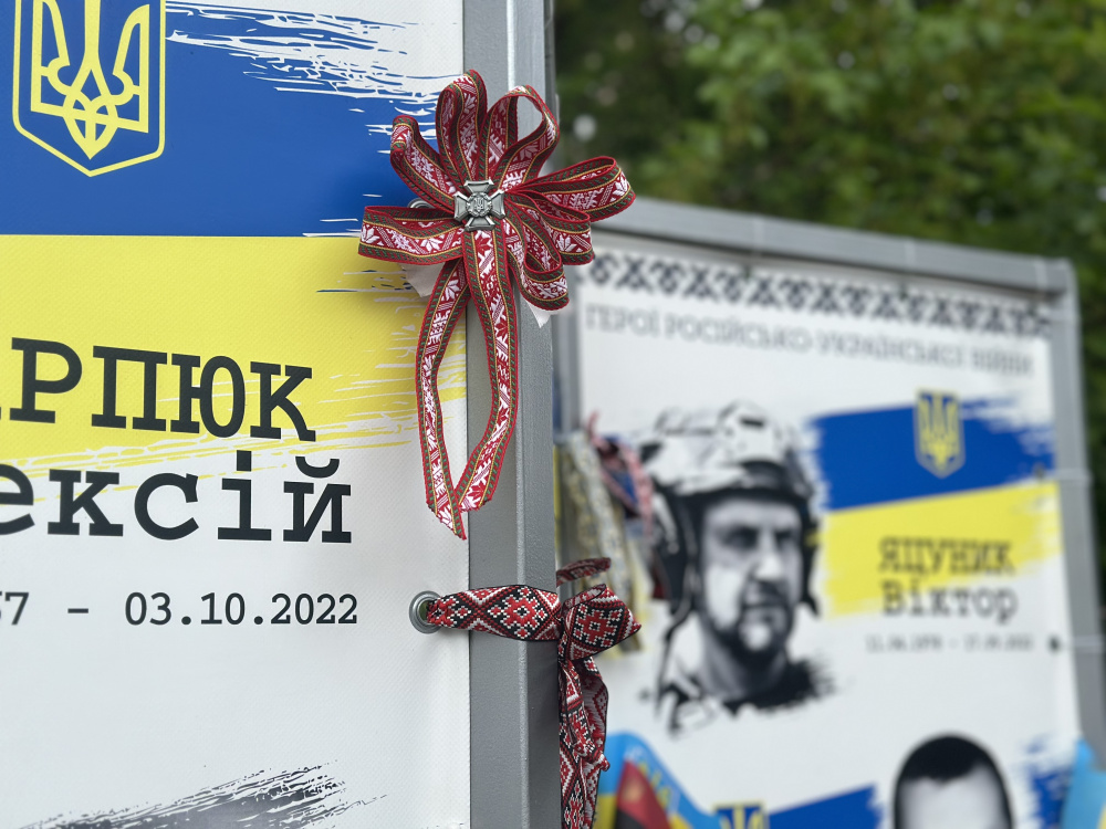 Новини Тернополя - фото з Тернополяни долучилися до акції «Вишита стрічка пам’яті»