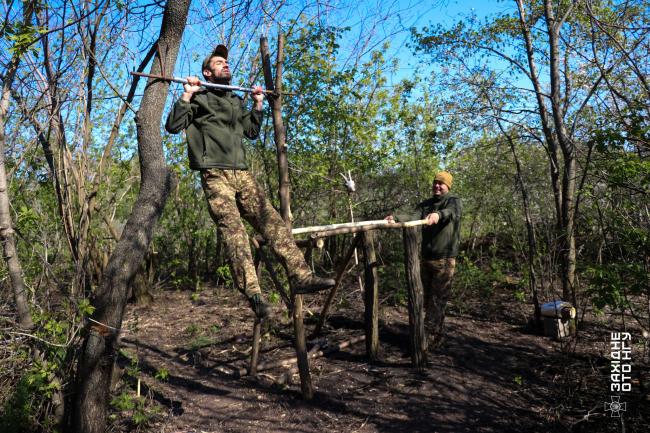 Новини Вінниці - фото з «Після повернення з позицій треба відновитися». Бійці вінницького 40-го полку показали свій побут на фронті