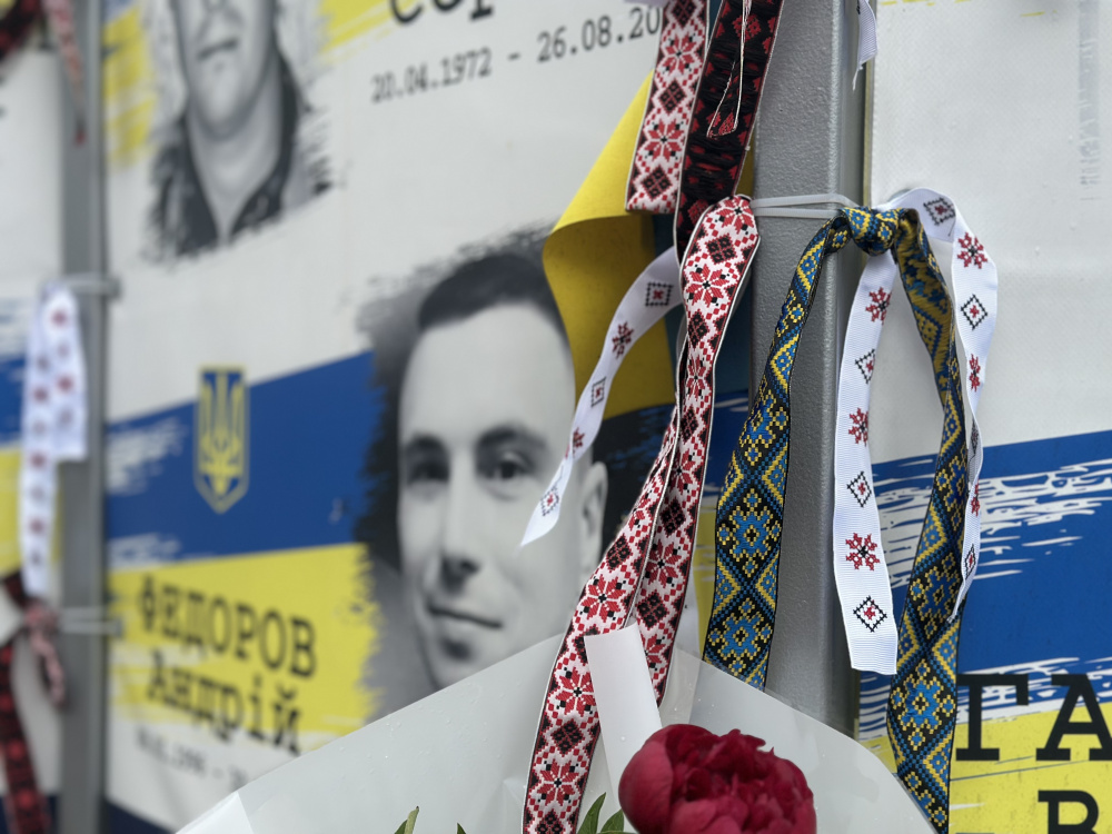 Новини Тернополя - фото з Тернополяни долучилися до акції «Вишита стрічка пам’яті»