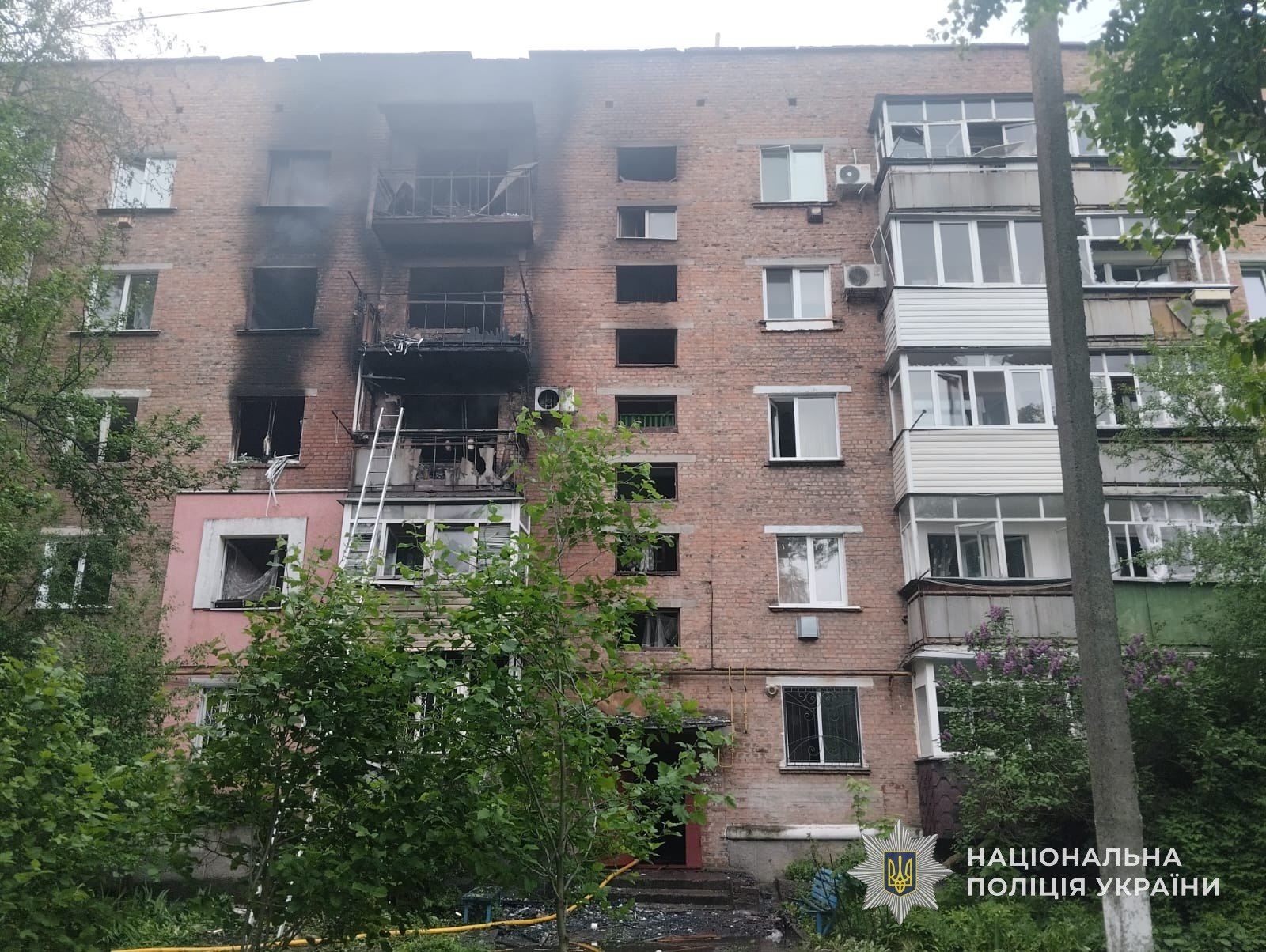 Новини Тернополя - фото з Росіяни вдарили дроном по багатоповерхівці в Конотопі: загинула людина, багато поранених
