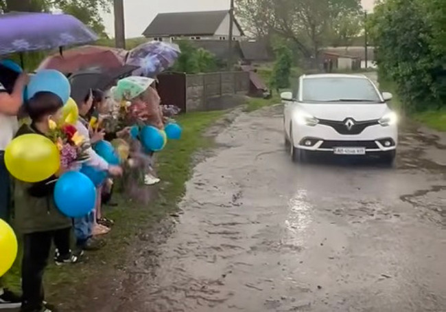 Новини Вінниці - фото з Жмеринська громада зустріла з полону Олександра Лисакова, який вважався безвісти зниклим