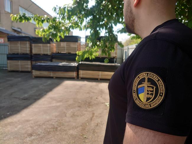 Новини Вінниці - фото з Понад 20 кубів дуба на мільйон гривень: у Вінниці викрили схему незаконного експорту деревини