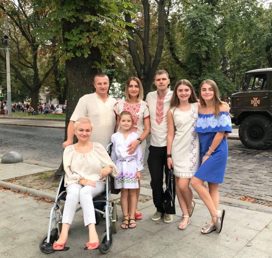 Новини Тернополя - фото з З молитвою у кожному стібку: Ольга Кундис відтворює колекцію вишитого одягу у старовинних техніках