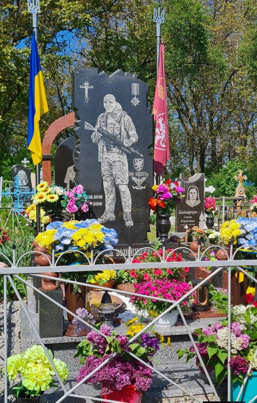 Могила Івана Беніцького в рідному селі