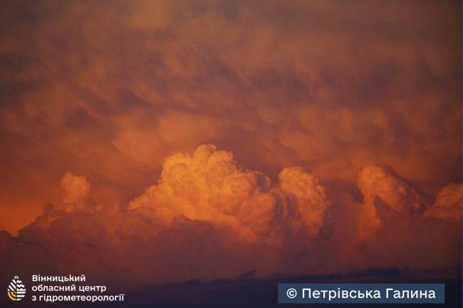 Новини Вінниці - фото з Небо наче з кіно: вінницькі синоптики зловили в об'єктив грізну та величну красу над містом