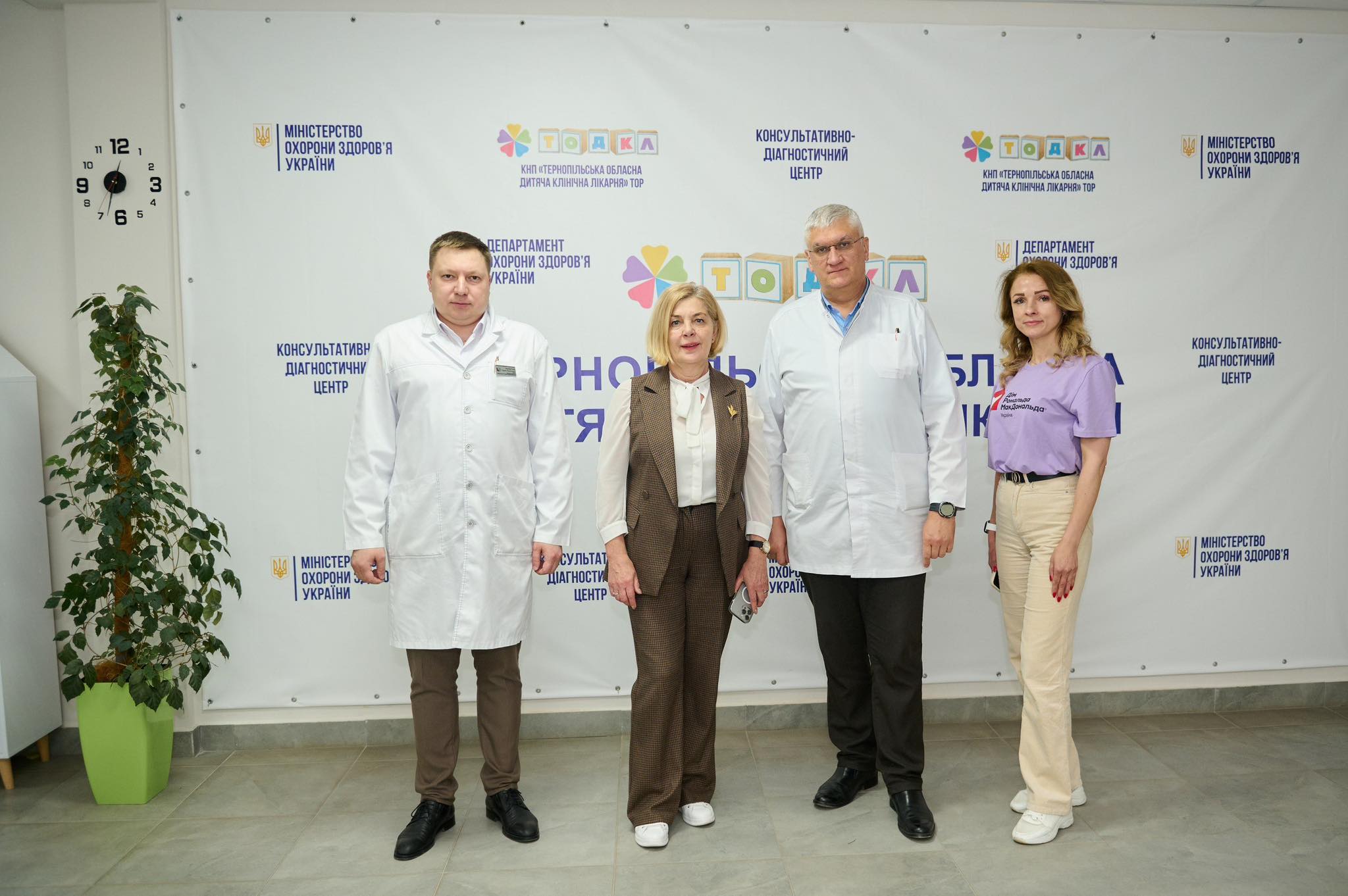 Новини Тернополя - фото з У палатах обласної дитячої лікарні облаштували розкладні ліжка для рідних пацієнтів