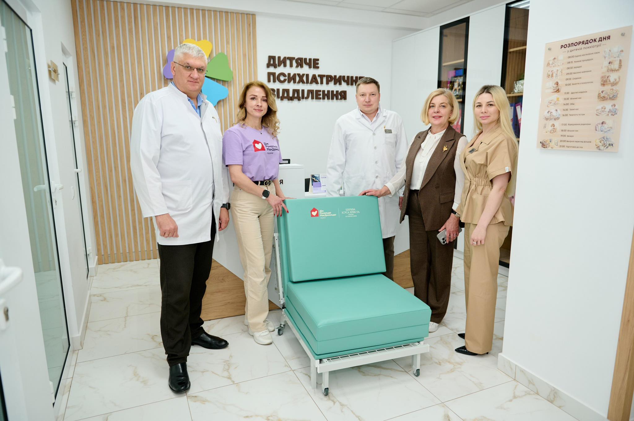 Новини Тернополя - фото з У палатах обласної дитячої лікарні облаштували розкладні ліжка для рідних пацієнтів