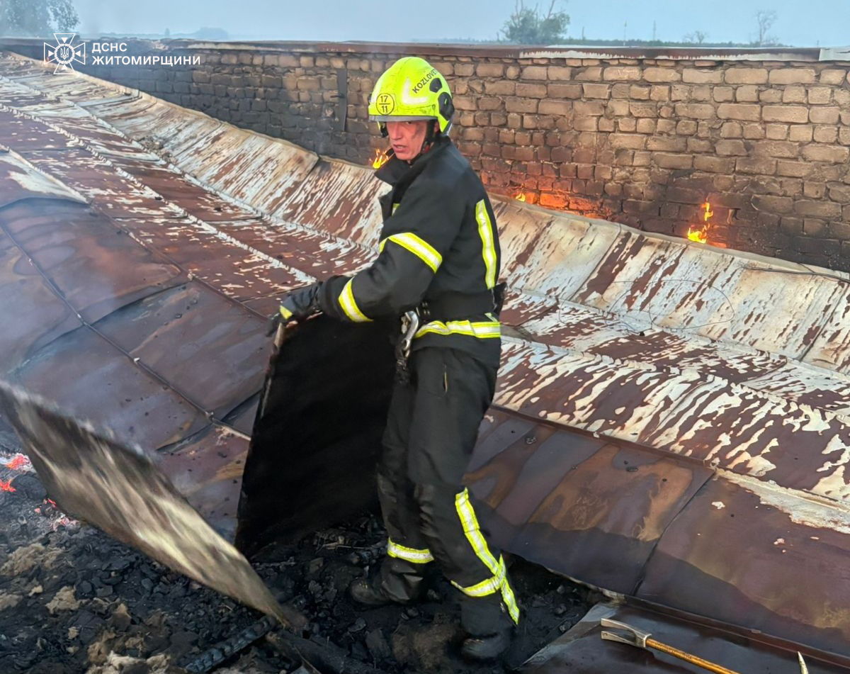 Новини Житомира - фото з В Олевську горів двоповерховий будинок