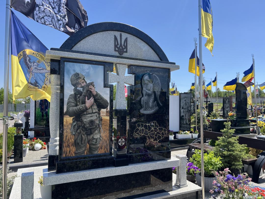 Новини Вінниці - фото з Майорять сотні стягів: який вигляд має Алея Героїв на Сабарівському цвинтарі
