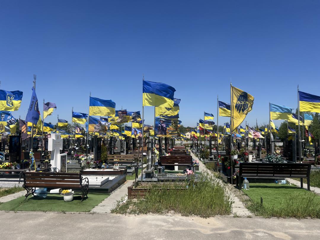 Новини Вінниці - фото з Майорять сотні стягів: який вигляд має Алея Героїв на Сабарівському цвинтарі