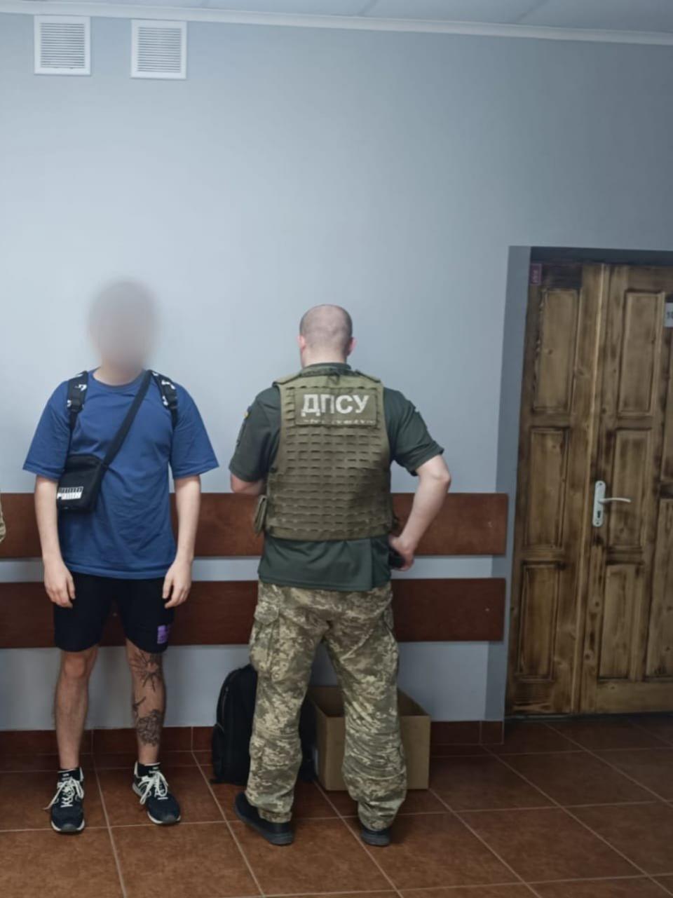 Новини Хмельницького - фото з У Карпатах врятували знесиленого жителя Хмельниччини, який тікав до Румунії У Карпатах врятували знесиленого жителя Хмельниччини, який тікав до Румунії