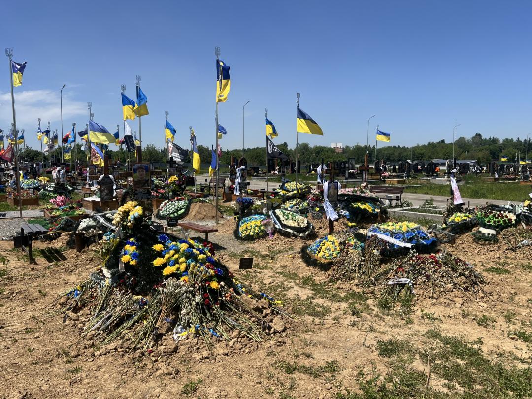 Новини Вінниці - фото з Майорять сотні стягів: який вигляд має Алея Героїв на Сабарівському цвинтарі