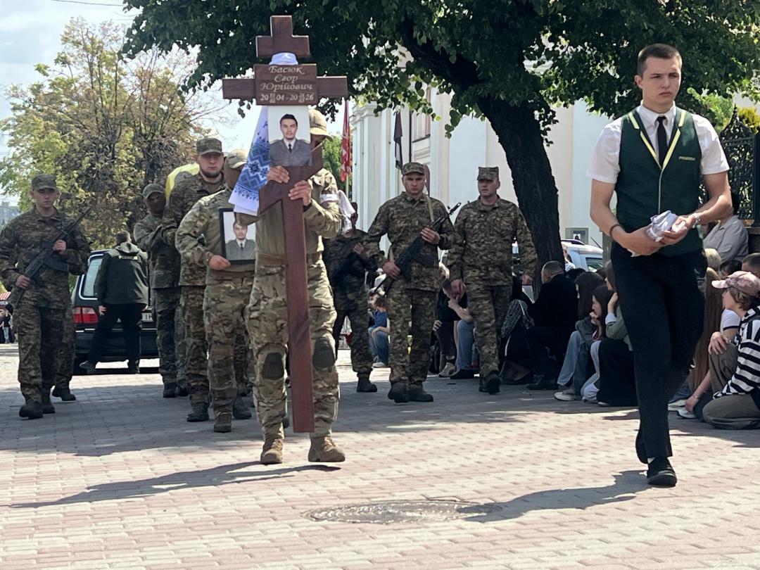 Новини Вінниці - фото з «Міг залишитися за кордоном — але повернувся». У Вінниці попрощалися з 22-річним Єгором Басюком