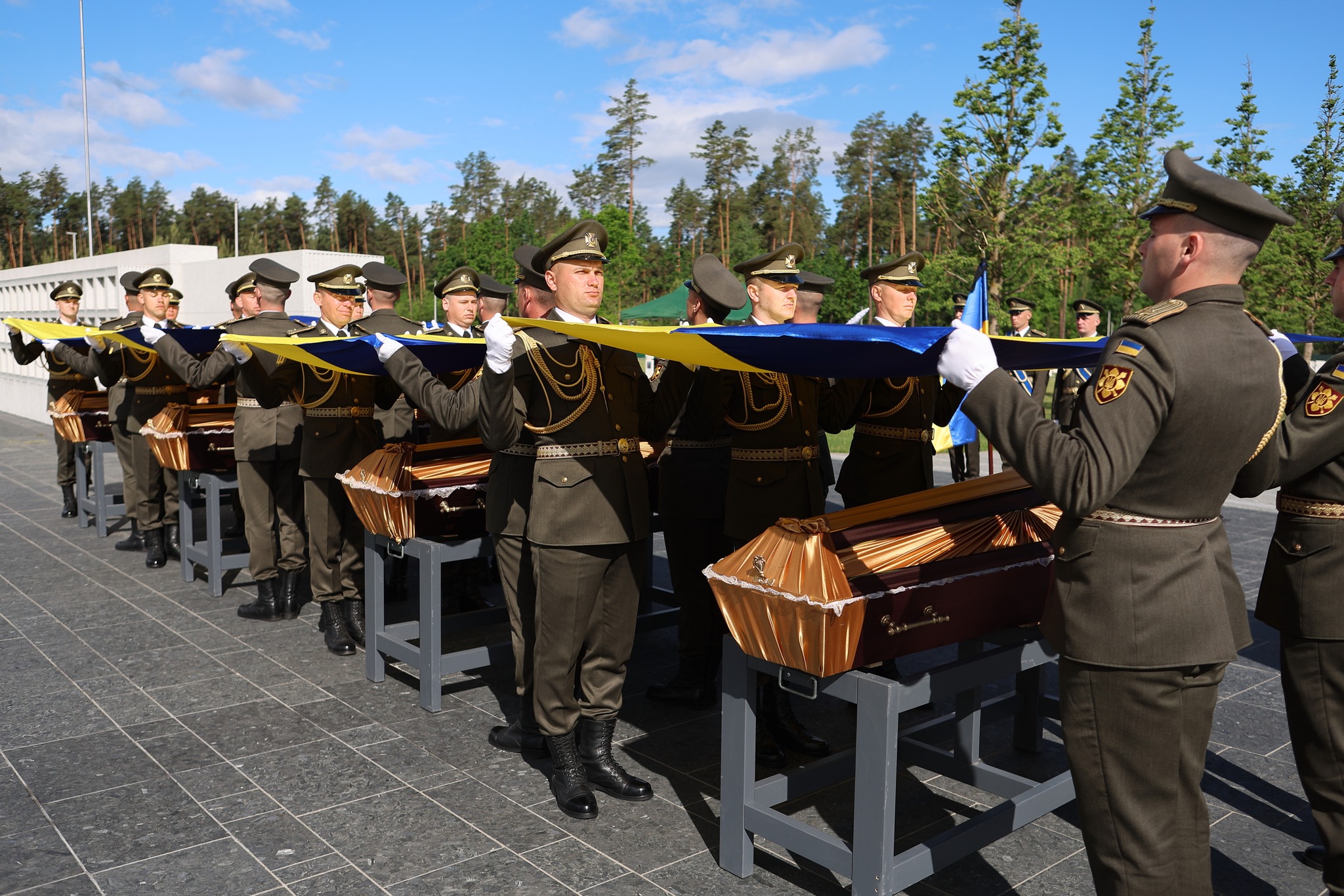 Новини Тернополя - фото з На Національному військовому меморіальному кладовищі поховали 16 невідомих захисників України