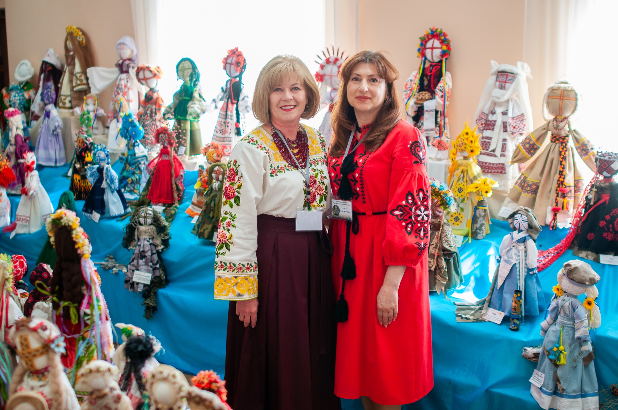 Новини Тернополя - фото з У Кременці встановили рекорд України: в одному місці зібрали 1275 ляльок-мотанок