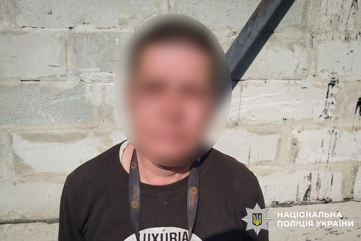 Новини Хмельницького - фото з На Хмельниччині жінка викрала квіти з могили Героя України Олексія Меся На Хмельниччині жінка викрала квіти з могили Героя України Олексія Меся