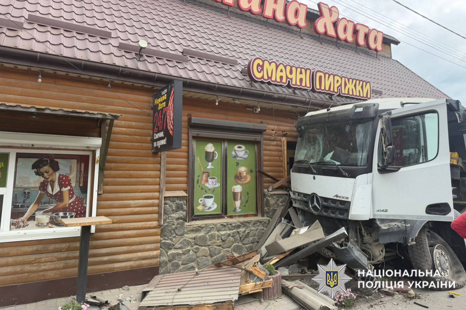 Новини Хмельницького - фото з ДТП з вантажівкою на Хмельниччині: одна людина загинула, дві травмовані (ФОТО)