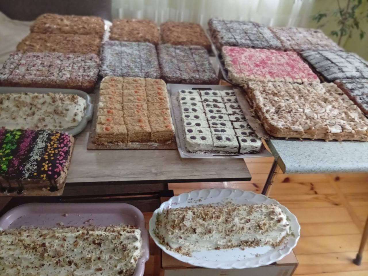 Новини Тернополя - фото з Випічка, хендмейд і донати: у Тернополі волонтери збирають на човни для військових