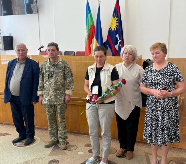 Новини Вінниці - фото з У Гайсині родинам загиблих воїнів передали державні нагороди