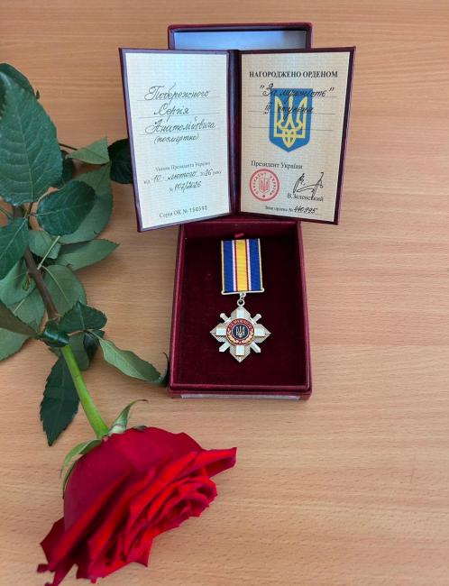 Новини Вінниці - фото з У Гайсині родинам загиблих воїнів передали державні нагороди