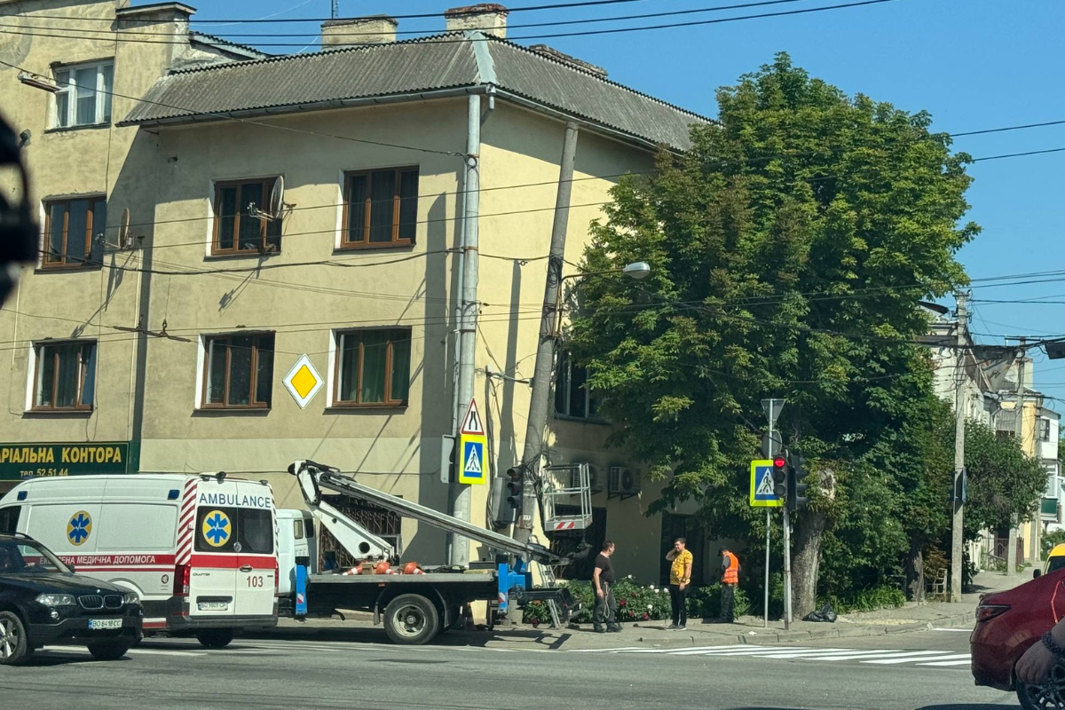 Новини Тернополя - фото з Відключать світлофор на перехресті Бандери і Татарської
