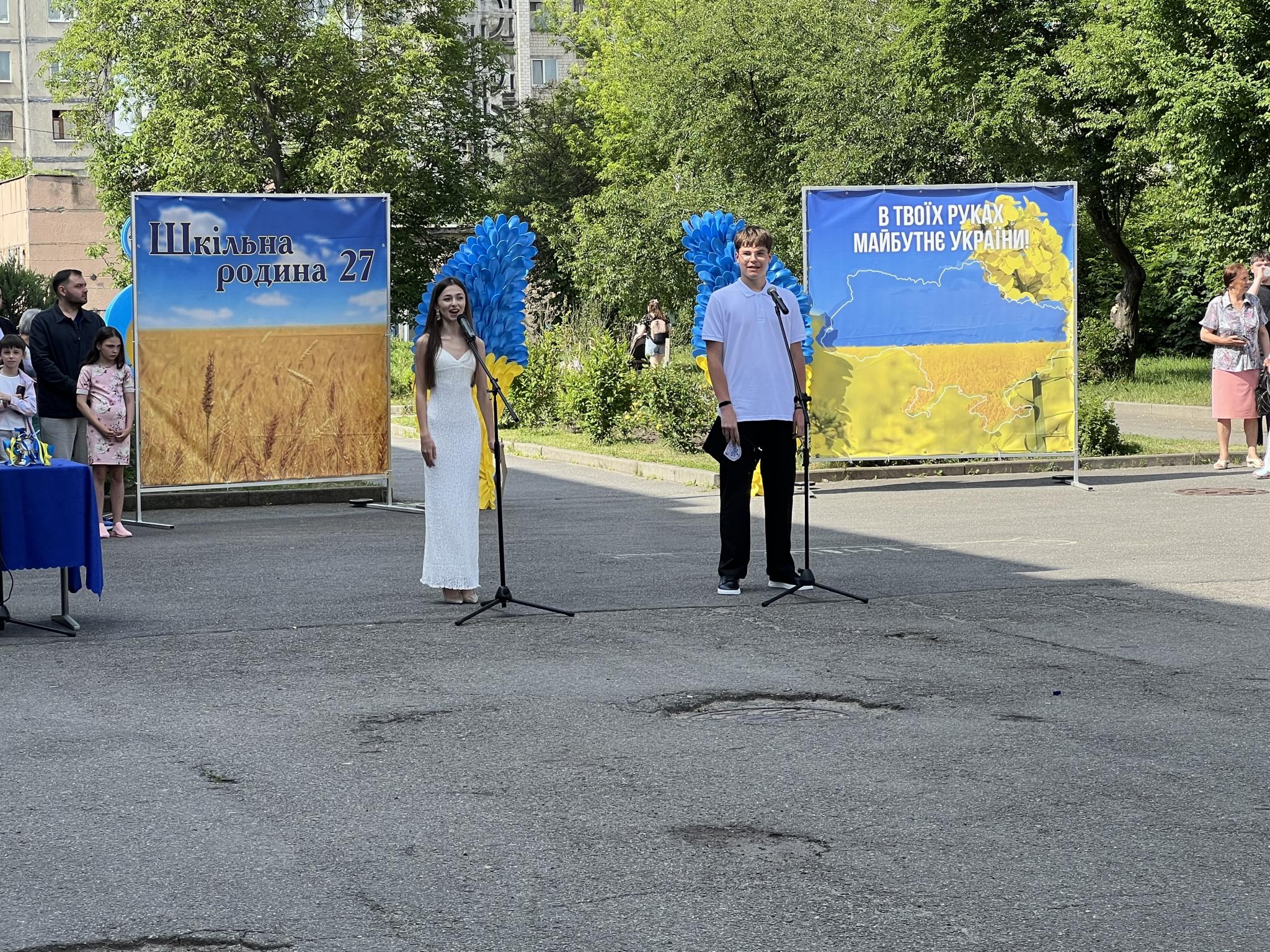 Новини Вінниці - фото з Останній дзвоник пролунав у вінницьких школах: яким був рік незламності, благодійності, нових починань